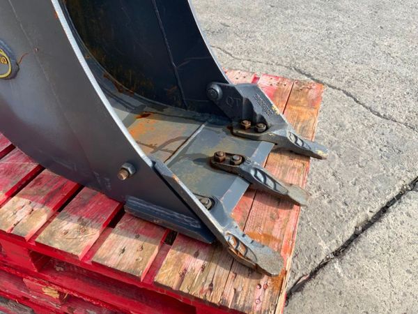 UNUSED 18" STRICKLAND BUCKET 60mm PINS...1407 321334803