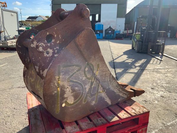 24" DIGGING BUCKET...80mm PINS.......1394T 321336055