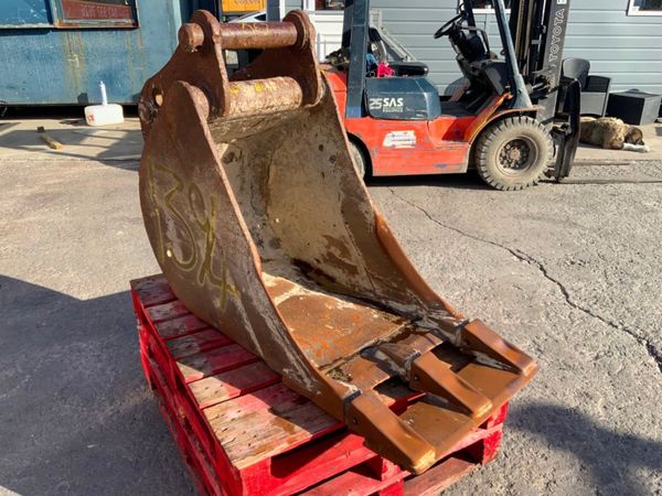 24" DIGGING BUCKET...80mm PINS.......1394T 321336057