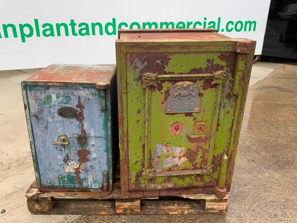 CAST IRON 'JOHN PORT' ANTIQUE SAFE...CHOICE.. 321461625