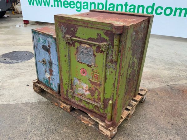 CAST IRON 'JOHN PORT' ANTIQUE SAFE...CHOICE.. 321461629