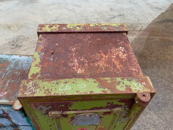 CAST IRON 'JOHN PORT' ANTIQUE SAFE...CHOICE.. 321461630