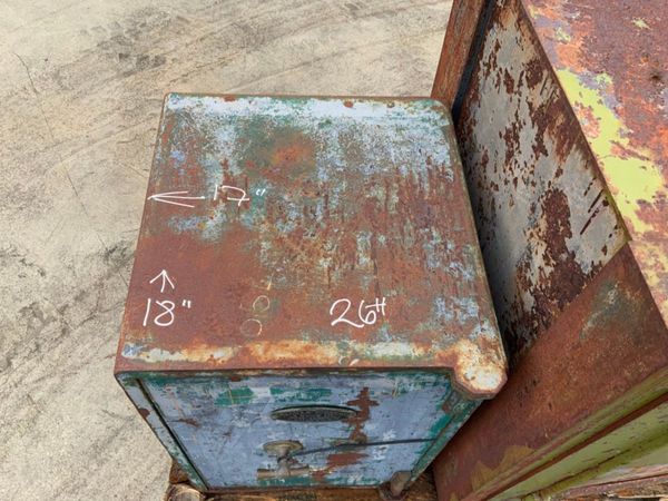CAST IRON 'JOHN PORT' ANTIQUE SAFE...CHOICE.. 321461631
