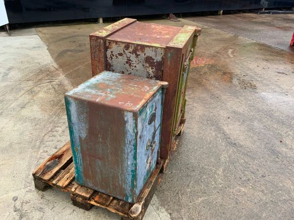 CAST IRON 'JOHN PORT' ANTIQUE SAFE...CHOICE.. 321461632