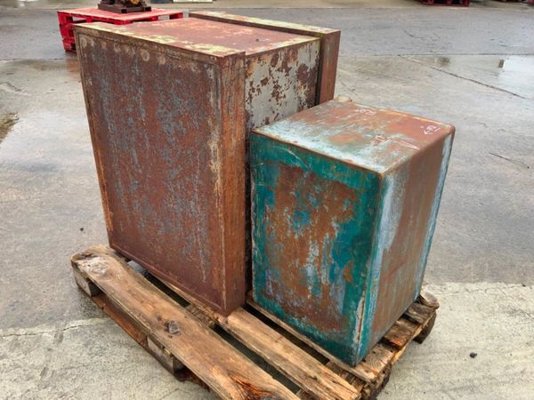 CAST IRON 'JOHN PORT' ANTIQUE SAFE...CHOICE.. 321461633