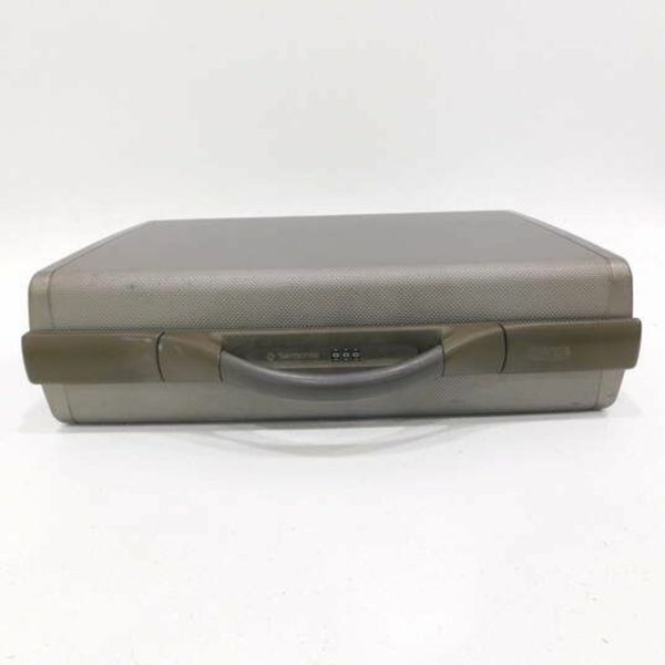 it luggage 2 Handbags Ads For Sale in Ireland DoneDeal