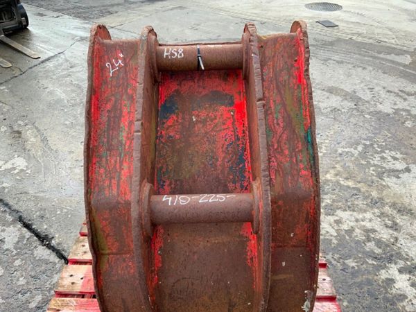 24" MILLAR SCOOP BUCKET......65mm PINS......189. 321809272