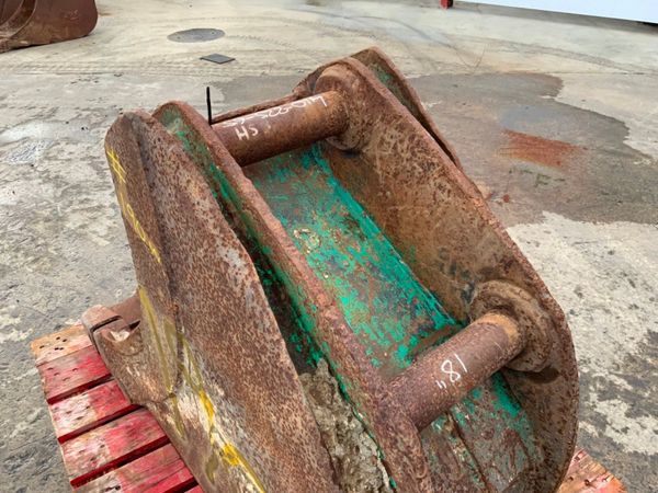 18" MILLAR SCOOP BUCKET......65mm PINS....190. 321800385