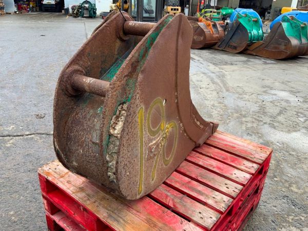 18" MILLAR SCOOP BUCKET......65mm PINS....190. 321800386