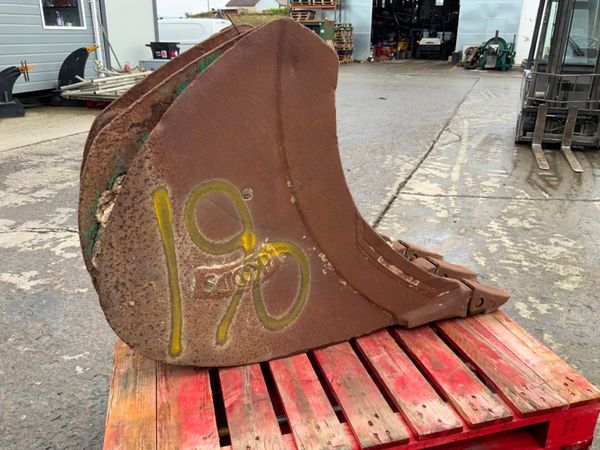 18" MILLAR SCOOP BUCKET......65mm PINS....190. 321800387