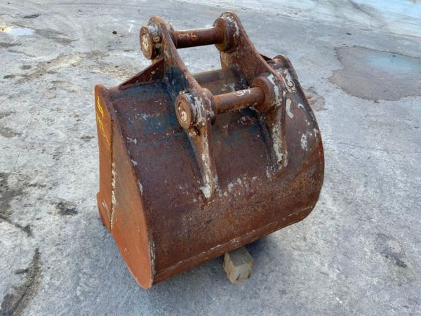 24" DIGGING BUCKET.........45mm PINS.....193. 321815952