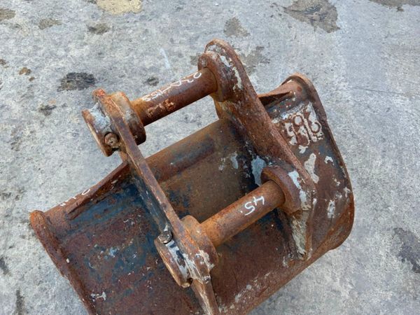 24" DIGGING BUCKET.........45mm PINS.....193. 321815953