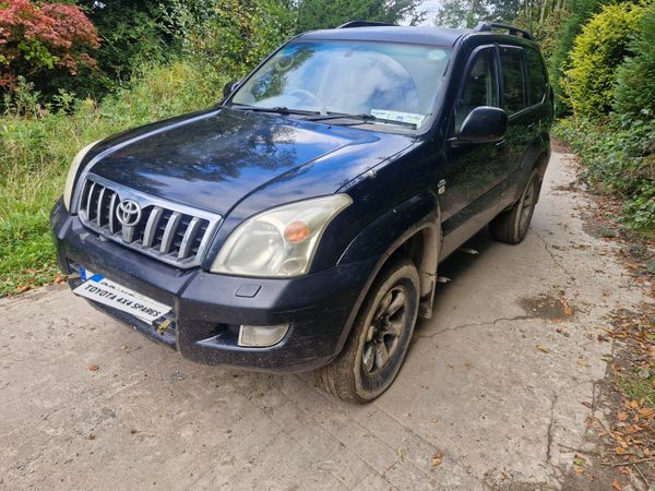 Toyota landcruiser crew cab breaking for parts 322037768