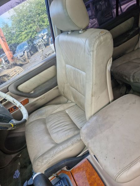 Toyota landcruiser amazon breaking for parts 322039358
