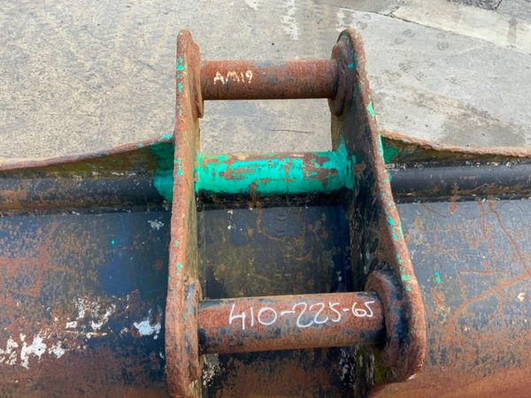 72" GRADING BUCKET...65mm PINS........191w. 322079061