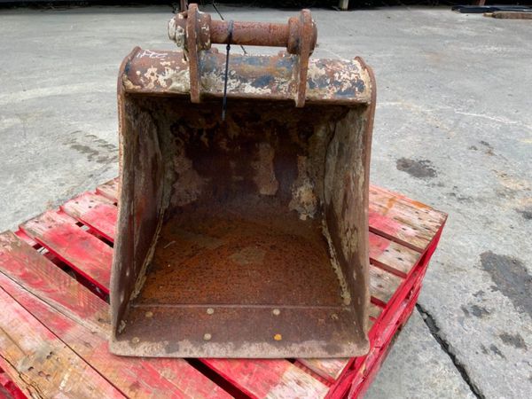 24" CATERPILLAR BUCKET....45mm PINS.........192/1 322085924