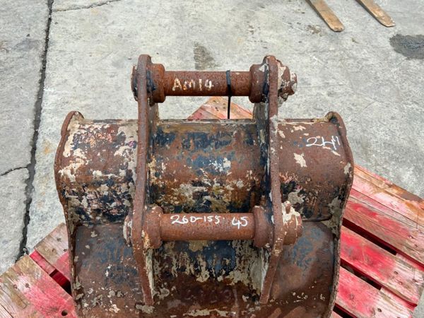 24" CATERPILLAR BUCKET....45mm PINS.........192/1 322085923