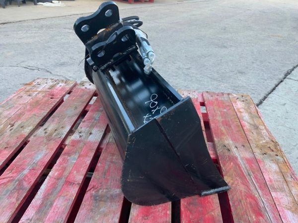 NEW 32" TILTING BUCKET....25mm PINS........220w.. 322234439