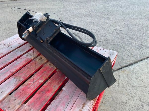 40" TILTING FINISHING BUCKET....25mm PINS...216w. 322294150
