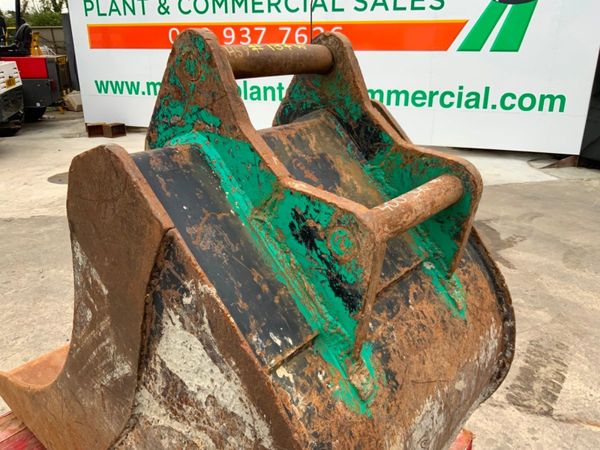30" BMC DIGGING BUCKET.....60mm PINS.......187w. 322335074