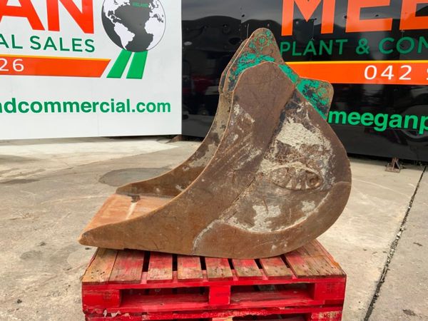 30" BMC DIGGING BUCKET.....60mm PINS.......187w. 322335076