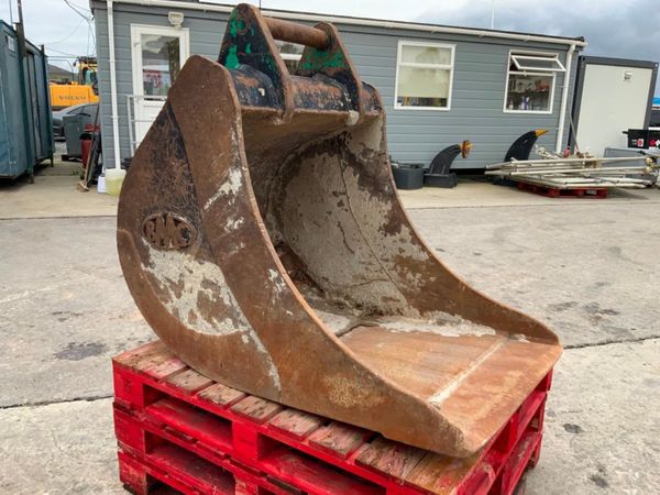 30" BMC DIGGING BUCKET.....60mm PINS.......187w. 322335071