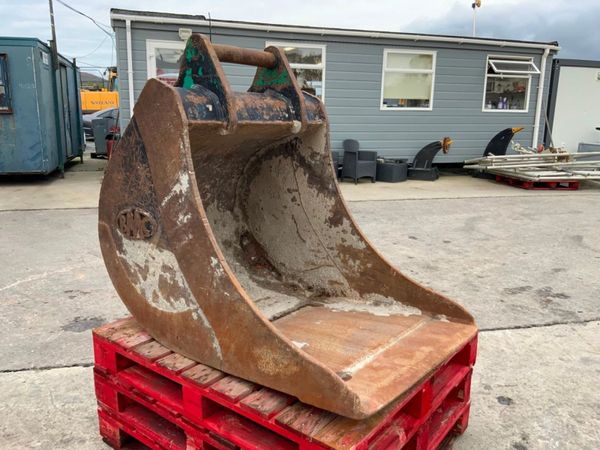 30" BMC DIGGING BUCKET.....60mm PINS.......187w. 322335073