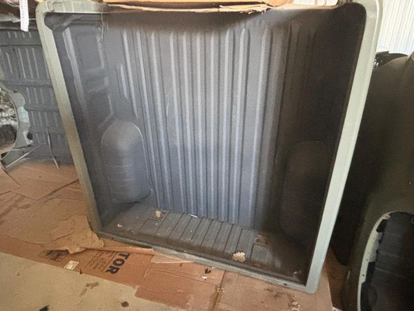 New tub to fit Toyota Hilux 322639216