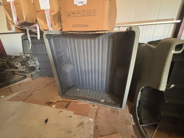 New tub to fit Toyota Hilux 322639217