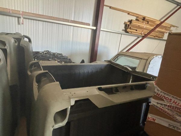 New tub to fit Toyota Hilux 322639219