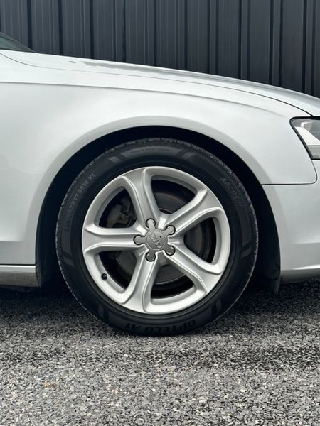 Audi A4 322837515