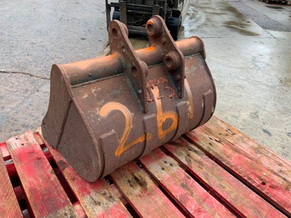 24"  MINI DIGGER BUCKET......30mm PINS........261v 323100666