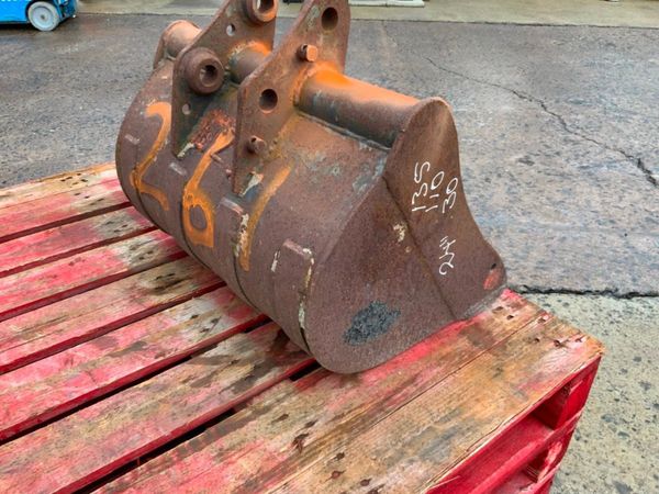 24"  MINI DIGGER BUCKET......30mm PINS........261v 323100668