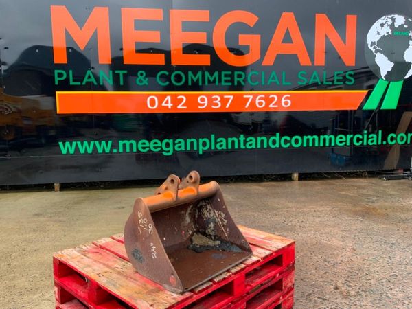 24"  MINI DIGGER BUCKET......30mm PINS........261v 323100661