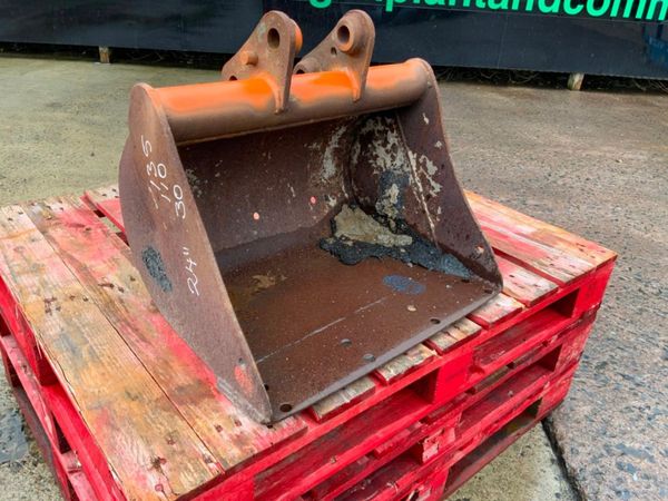24"  MINI DIGGER BUCKET......30mm PINS........261v 323100662