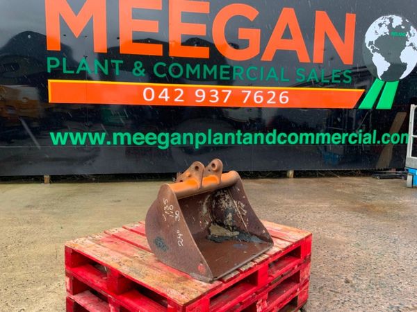 24"  MINI DIGGER BUCKET......30mm PINS........261v 323100670