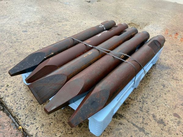 20 TON  BREAKER / HAMMER CHISELS....135mm...913 323239335