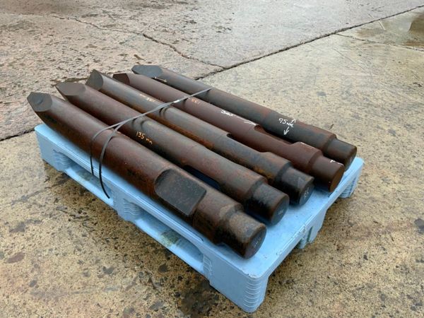 20 TON  BREAKER / HAMMER CHISELS....135mm...913 323239339