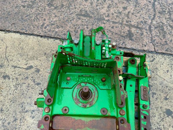 JOHN DEERE 6920 BACK END PARTS / ARMS. 323242337