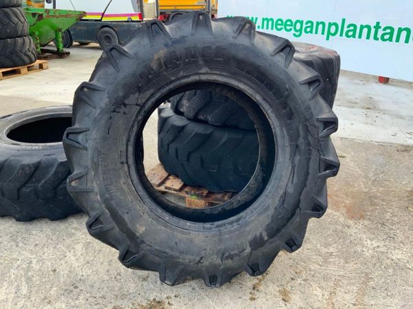 PART WORN 24" TELEPORTER TYRES.........244. 323610665