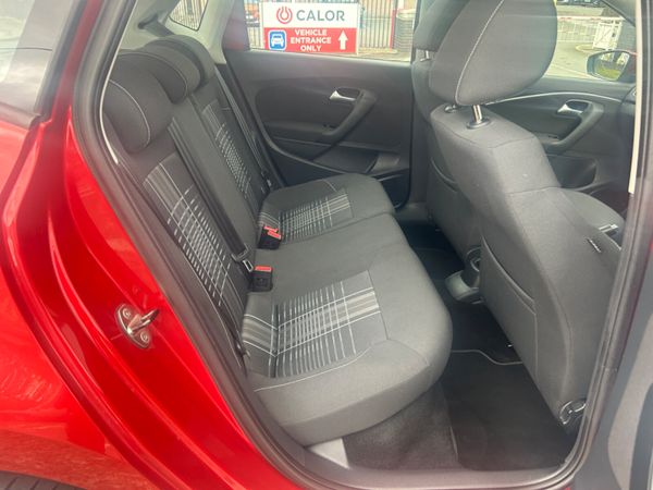 Volkswagen polo 2015 Automatic 323713682