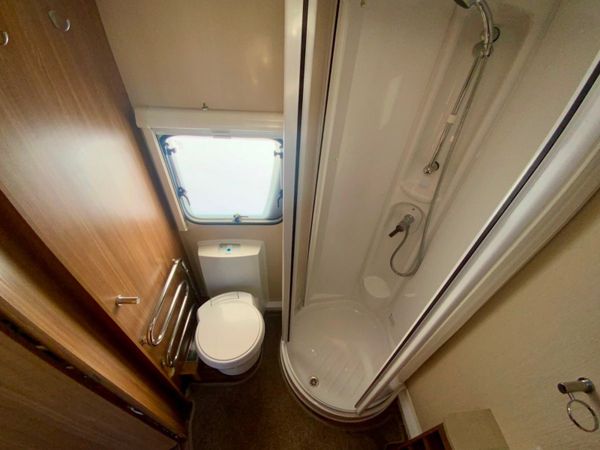 2015 COMPASS CORONA 462 CARAVAN.....2 BERTH. 323763684