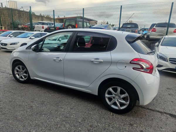 2016 Peugeot 208 Automatic 1.2/ Style 323968279