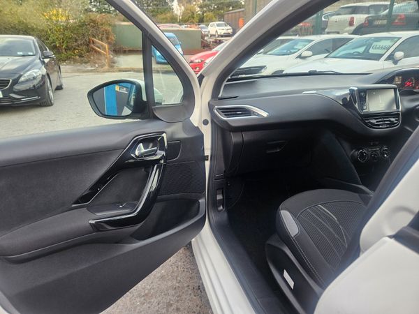 2016 Peugeot 208 Automatic 1.2/ Style 323968285