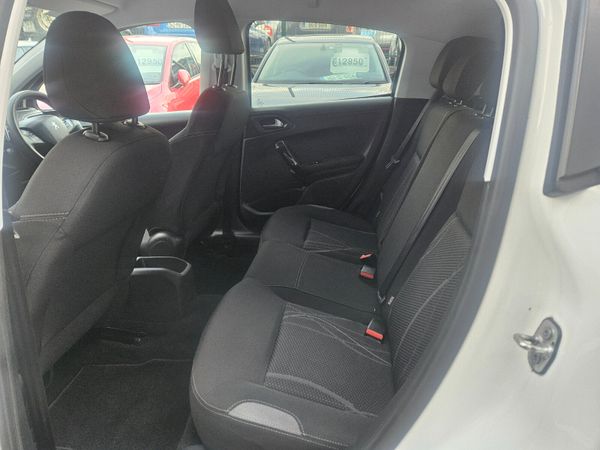 2016 Peugeot 208 Automatic 1.2/ Style 323968292