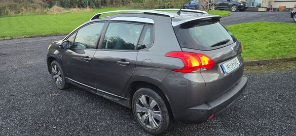 Peugeot 2008 2014 334353597