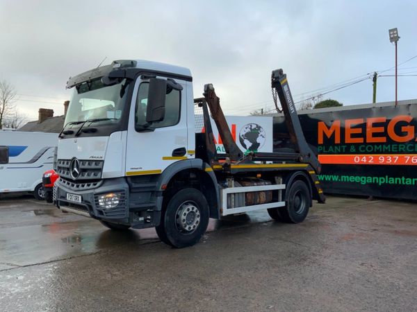 Mercedes-Benz Arocs 1824 Chain Lift Skip Loader.. 334686846