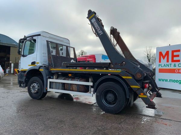 Mercedes-Benz Arocs 1824 Chain Lift Skip Loader.. 334686847