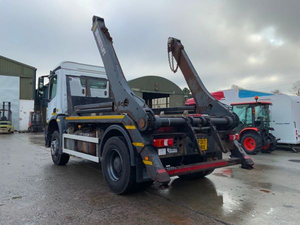 Mercedes-Benz Arocs 1824 Chain Lift Skip Loader.. 334686848