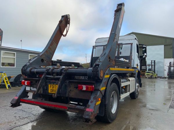 Mercedes-Benz Arocs 1824 Chain Lift Skip Loader.. 334686849